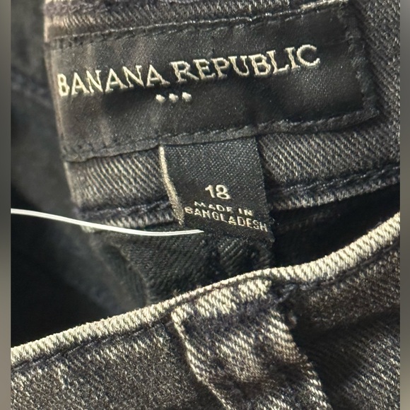 Black Denim Skirt; good for all seasons. Size 18. Perfect condition, never worn - Picture 2 of 3